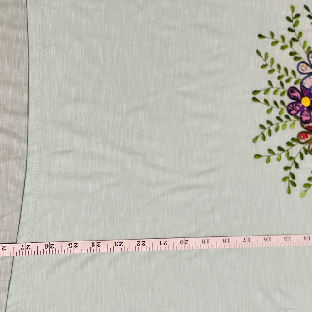 Crown & Ivy Women's Light Blue Floral Embroidered Tee Size XXL - Picture 4 of 5